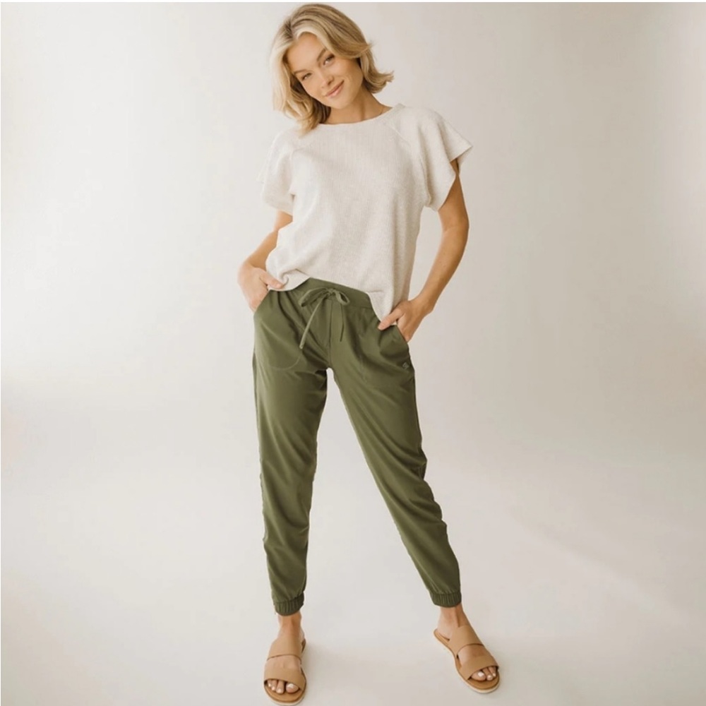 Albion Jetsetter Jogger in Sage